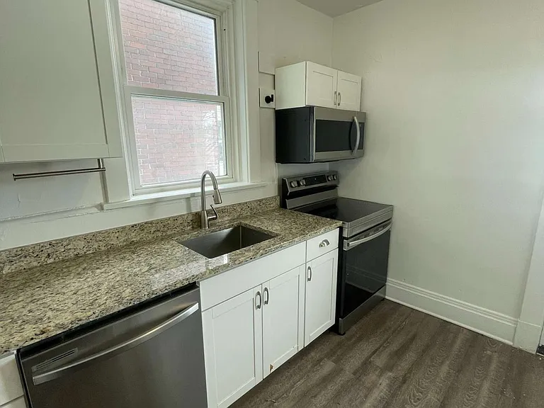 136 S Spring Ave #136 — Photo 32