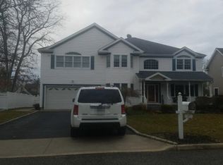 7 Janet Ct, Nesconset, NY 11767