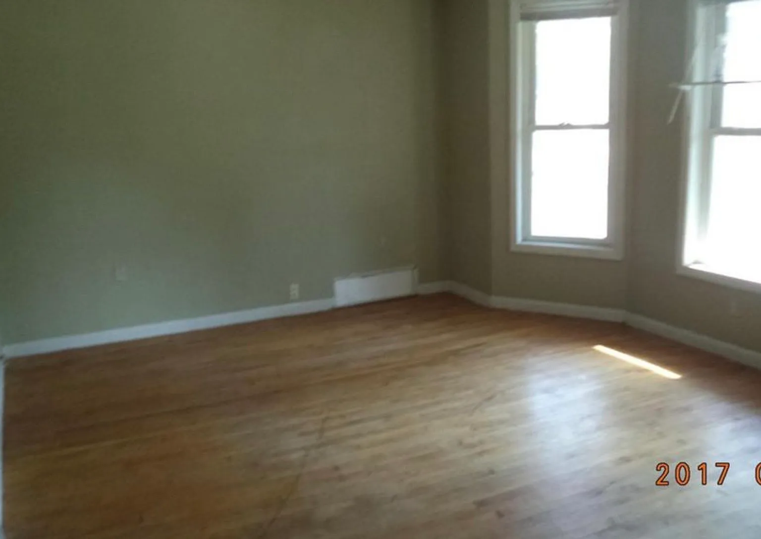 2 bed, 1200 sqft, $1,500 — Photo 3