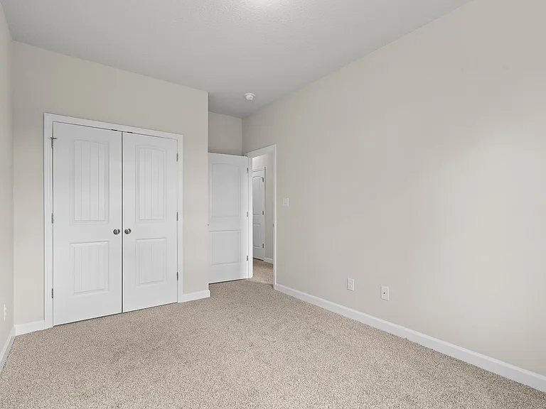 2033 Folkstone Woods Ln — Photo 21