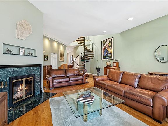 5th image of 808 S Bishop St