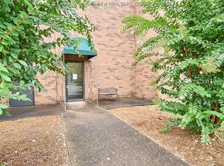 5 Players Club Dr APT B103, Charleston, WV 25311