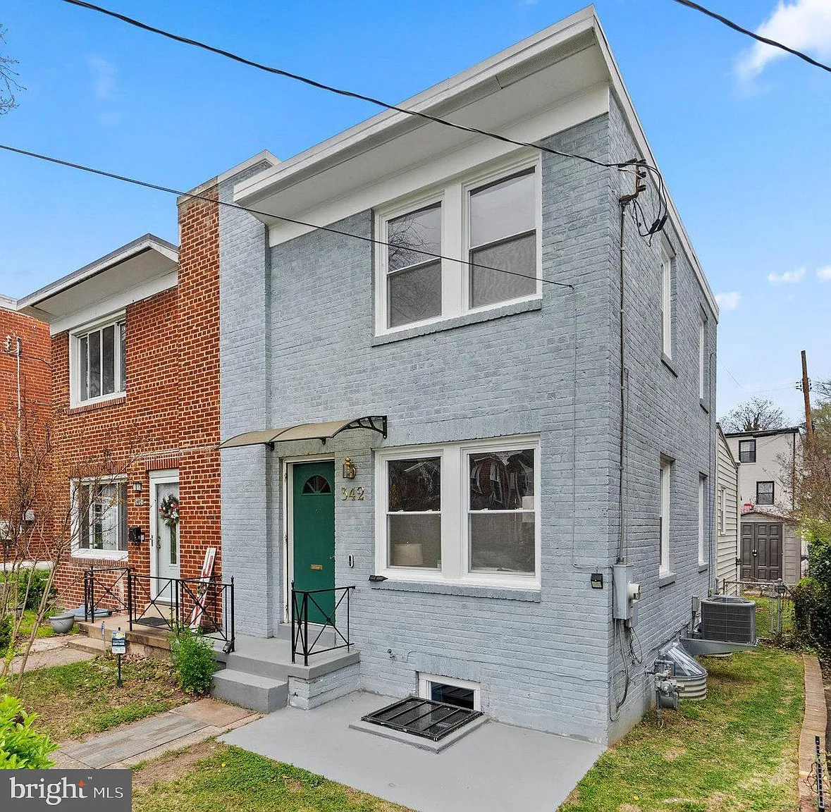 342 Nicholson St NE photo 1
