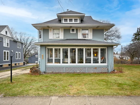 443 Summit Ave, West Chicago, IL 60185