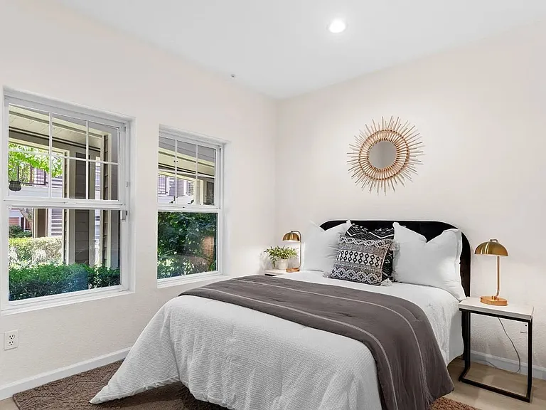313 Crescent Ct — Photo 8