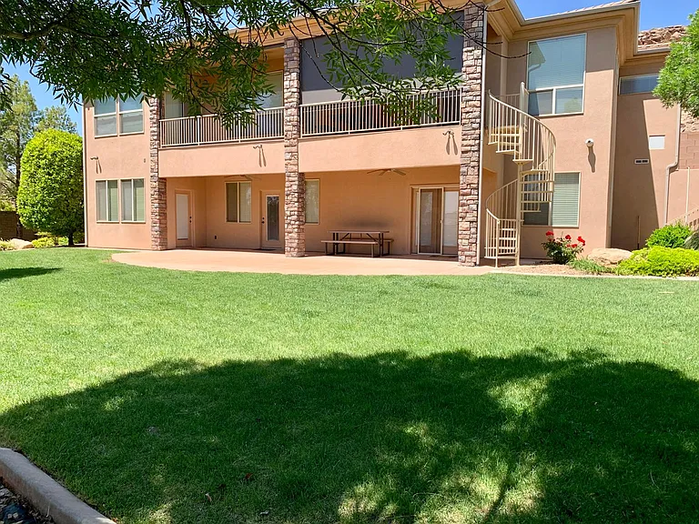 2276 E Greystone Dr — Photo 2