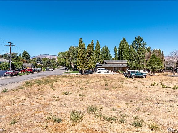 4th image of 1215 Leanne Pl