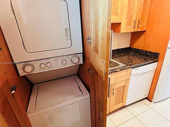 5th image of 2033 Calais Dr APT 8