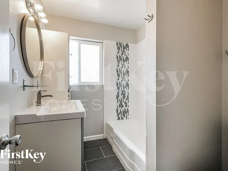 4144 E Almeria Rd — Photo 11