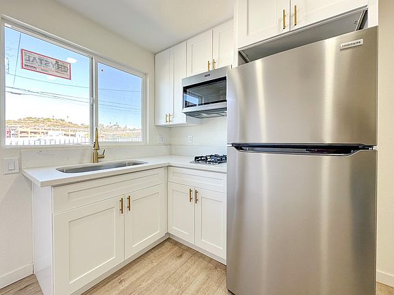3rd image of 5171 Naranja St