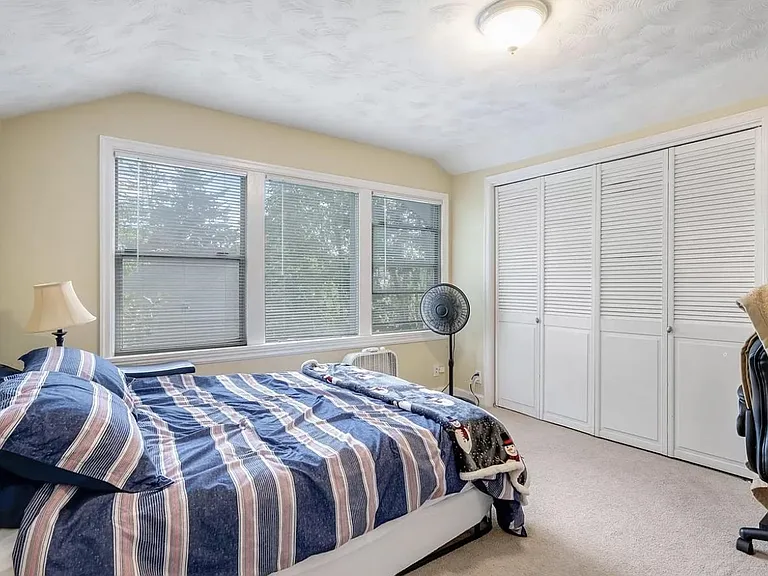 2327 Cedar St — Photo 9