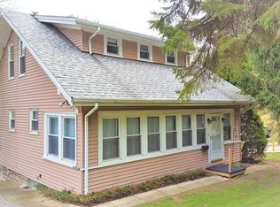 1115 Woodlawn Dr, Coraopolis, PA