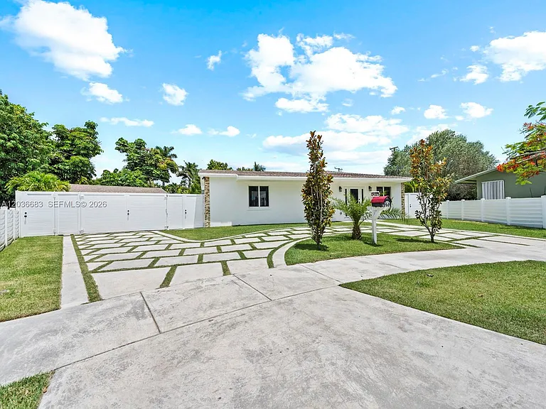 19715 SW 99th Pl — Photo 52