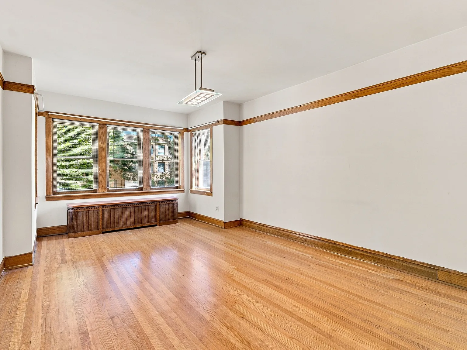 2 bed, 1025 sqft, $1,800 — Photo 2
