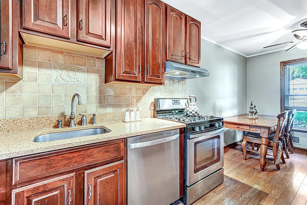 2 bed, $2,200 — Photo 3