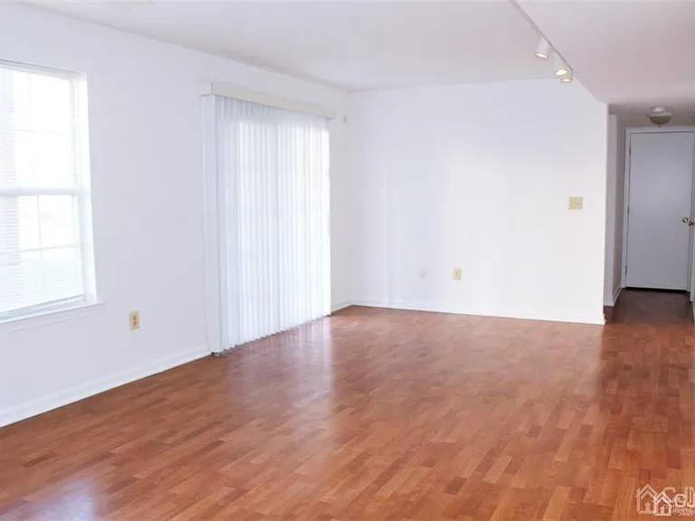 306 Plymouth Rd — Photo 7