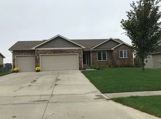 16009 Wilden Dr, Urbandale, IA 50323