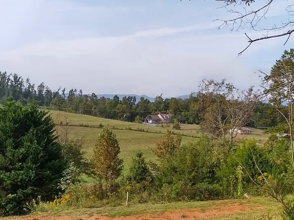 135 Log House Rd, Pickens, SC 29671