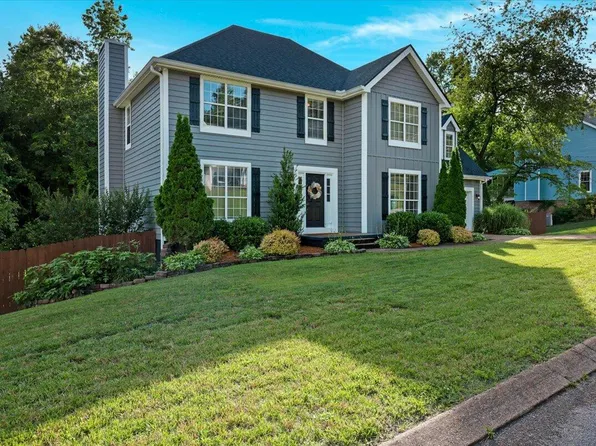 7923 Woodstone Dr, Hixson, TN 37343