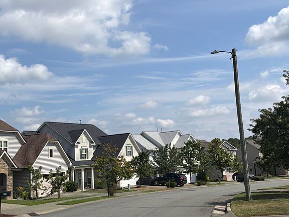 4th image of 815 Ember Dr
