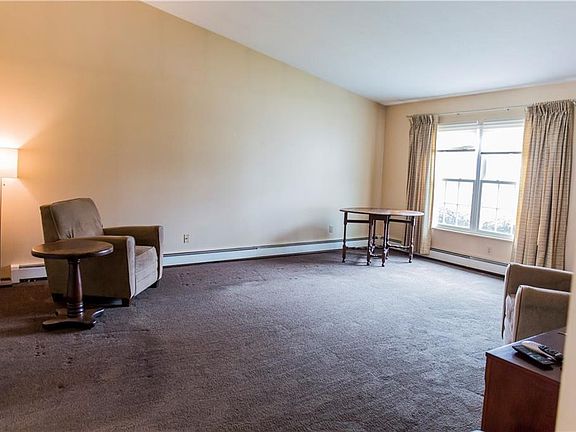 3rd image of 238 W Parkway Dr