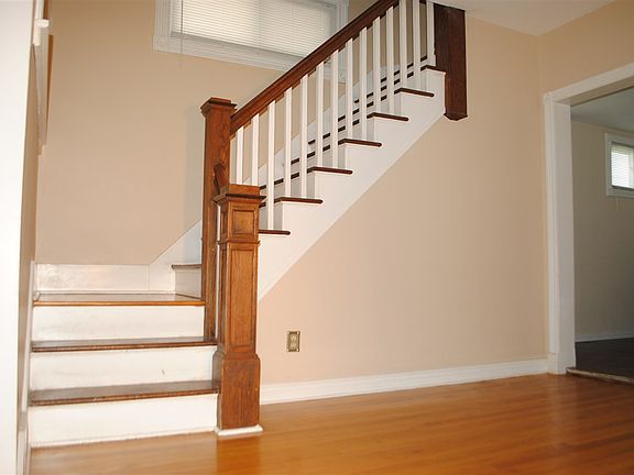 4th image of 64 Glendale Ave