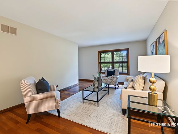 4th image of 2820 Springdale Cir