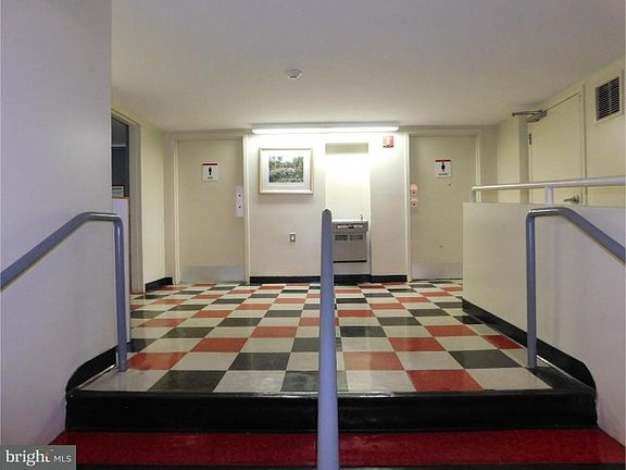 3rd image of 221 N Jackson St