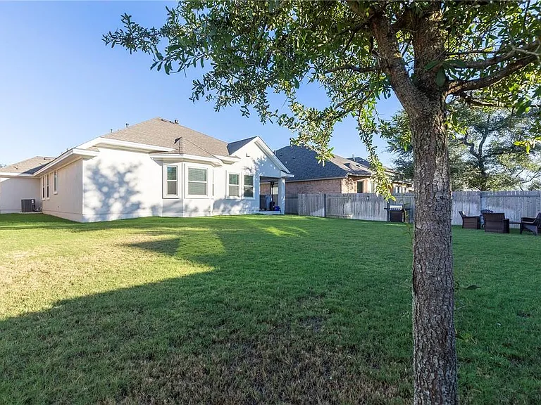 2925 Mossy Springs Dr — Photo 29