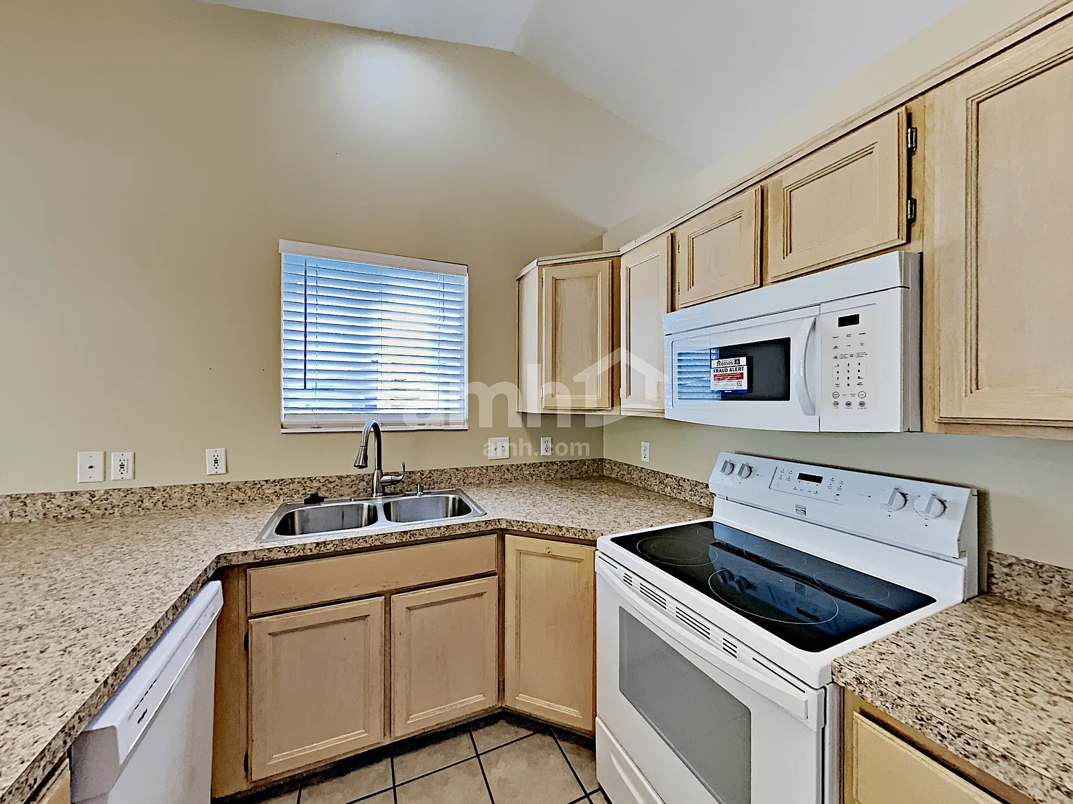 5 bed, 2.0 bath, 2248 sqft, $2,520 — Photo 3