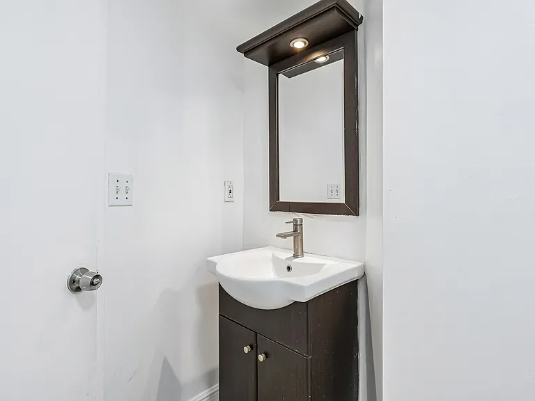 The Oaks Condominium — Photo 21