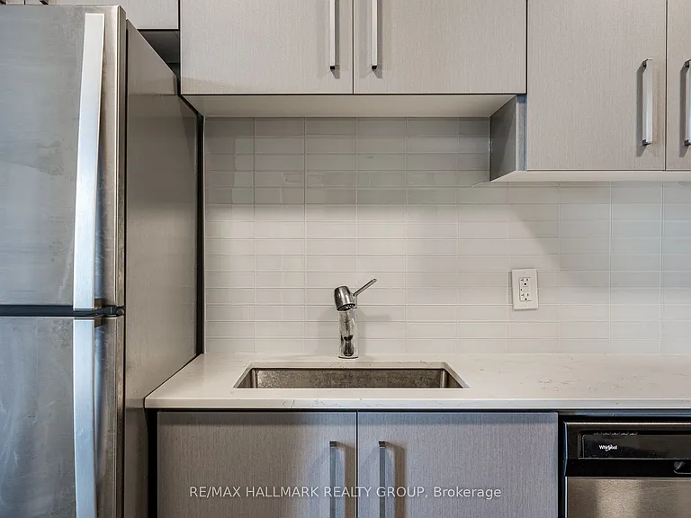 15 Queen St S #1006 — Photo 12