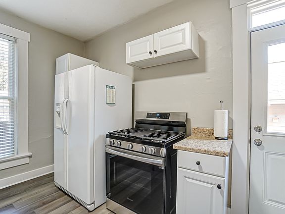 3rd image of 216 Brown St #216