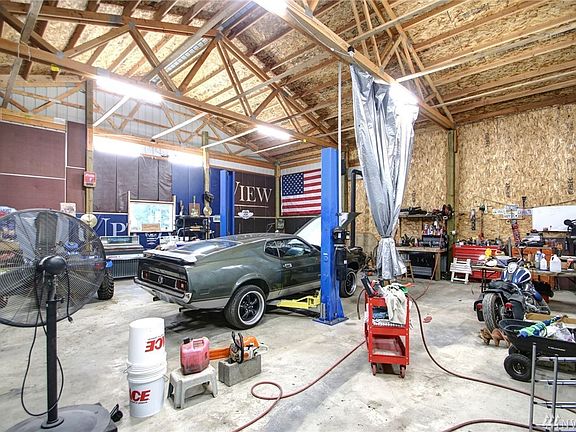 Think of all the projects you would have room for in here!