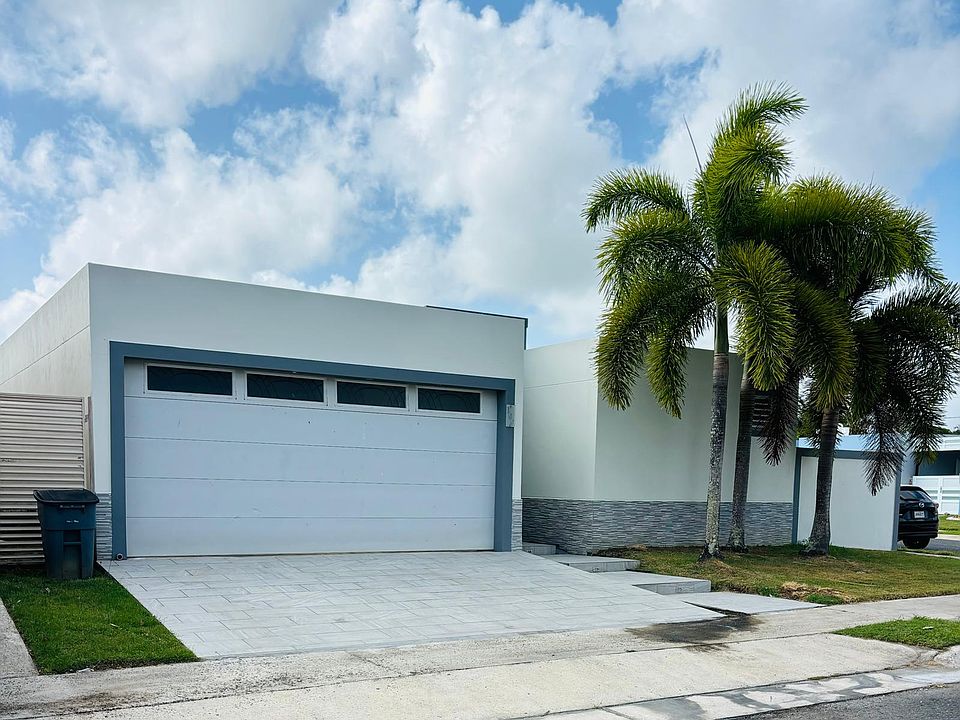 1st image of 100 Urb La Estancia Calle Nispero #100