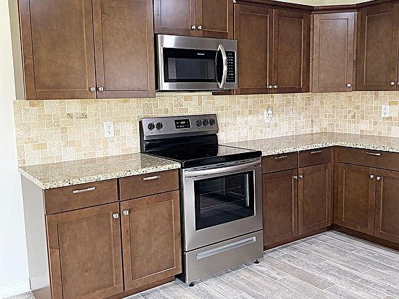 5th image of 5152 Lakeside Dr