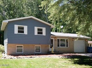 705 Marcelletti Ave, Paw Paw, MI 49079