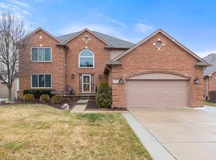 21393 Course Dr, Macomb, MI 48042