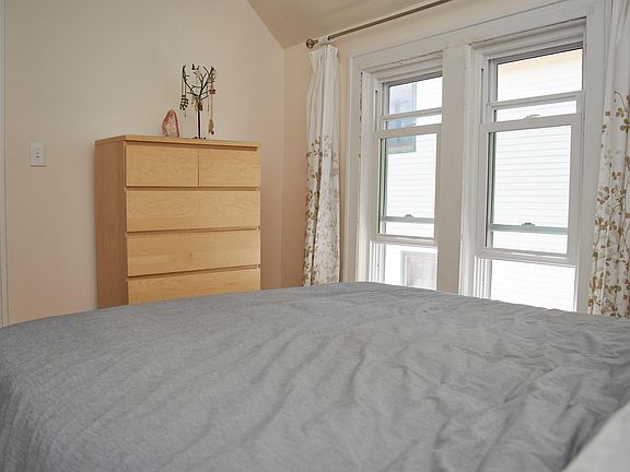 4th image of 634 Ashland Ave #2