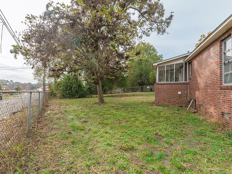 102 Curry St — Photo 30