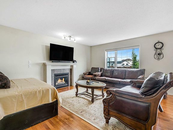 4th image of 131 Tarawood Grv NE