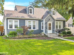 610 E 11th St, Lockport, IL 60441