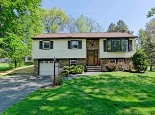 10 Circle Dr, Voorheesville, NY 12186