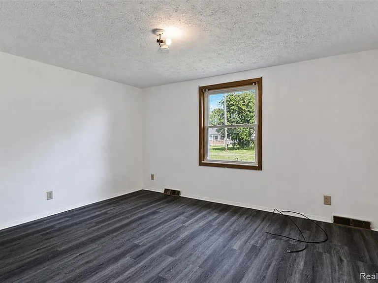 15060 Michael St — Photo 23
