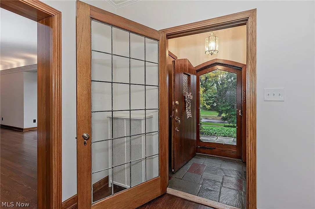 5 bed, 3.5 bath, 5876 sqft, $7,900 — Photo 3