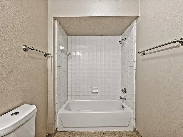 2627 Autumn Springs Ln — Photo 16