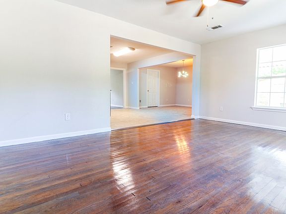 4th image of 3921 Speight Ave