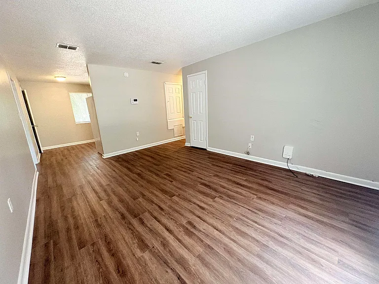 2922 Oakwood Dr — Photo 6