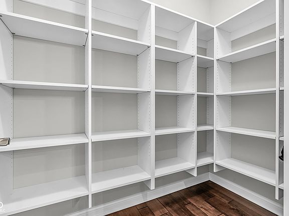 5th image of 720 S Rangeline Rd Unit 703