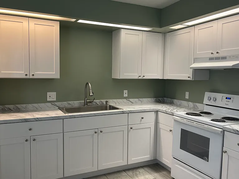 101 Lake Hunter Dr #8 — Photo 1